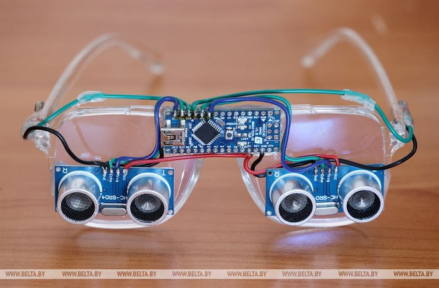 Студентка из Витебска разработала сенсорные очки для ориентации слабовидящих в пространстве
