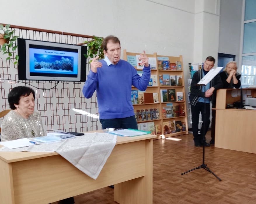 «Я родилась не завтра, не вчера». В Минске литературная встреча объединила поэтов и горожан с инвалидностью