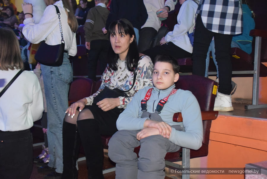 Гомельский цирк пригласил детей-инвалидов и сирот на благотворительное представление «Цирк на льду «Айсберг»