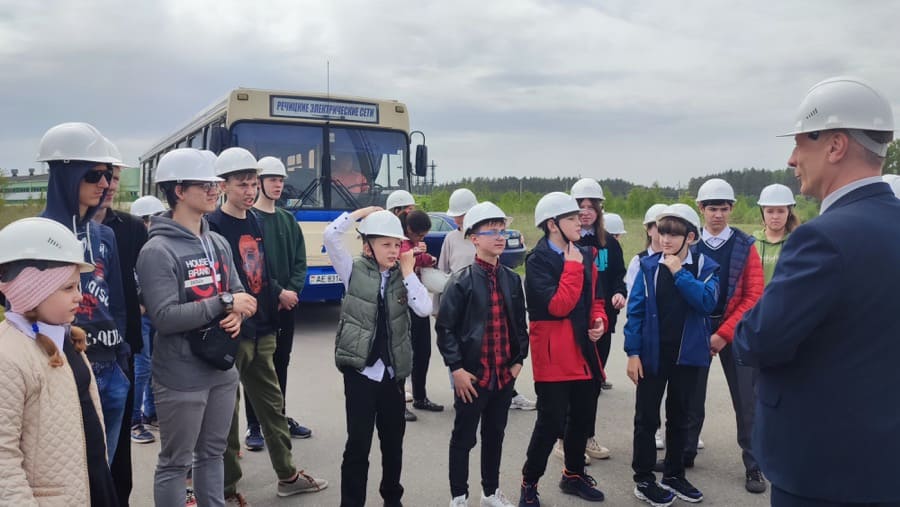 Ребята с нарушением слуха из Речицкой школы-интерната с экскурсией посетили энергетическое предприятие