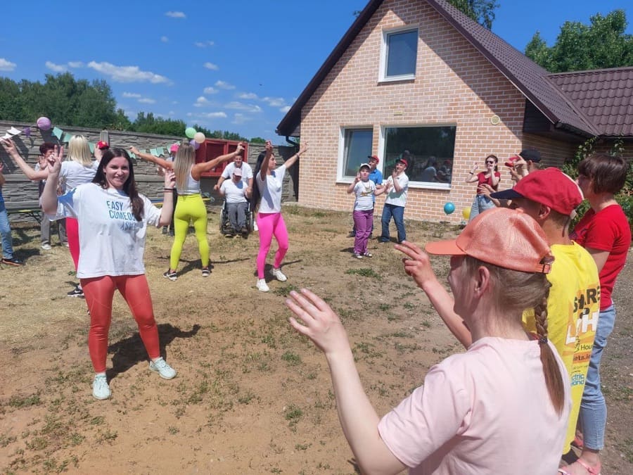 В агроусадьбе Минского района организовали спортивный праздник для молодежи с инвалидностью