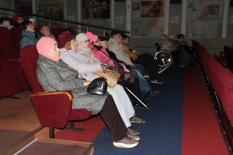 Фотофакт: в Могилеве для людей с инвалидностью состоялся показ исторической драмы «На другом берегу»